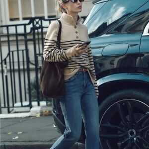 Z1975 MOM FIT JEANS WITH A HIGH WAIST - EUC